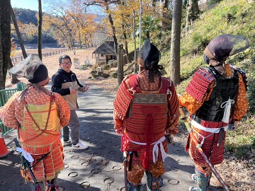 甲冑体験　河原まで散策